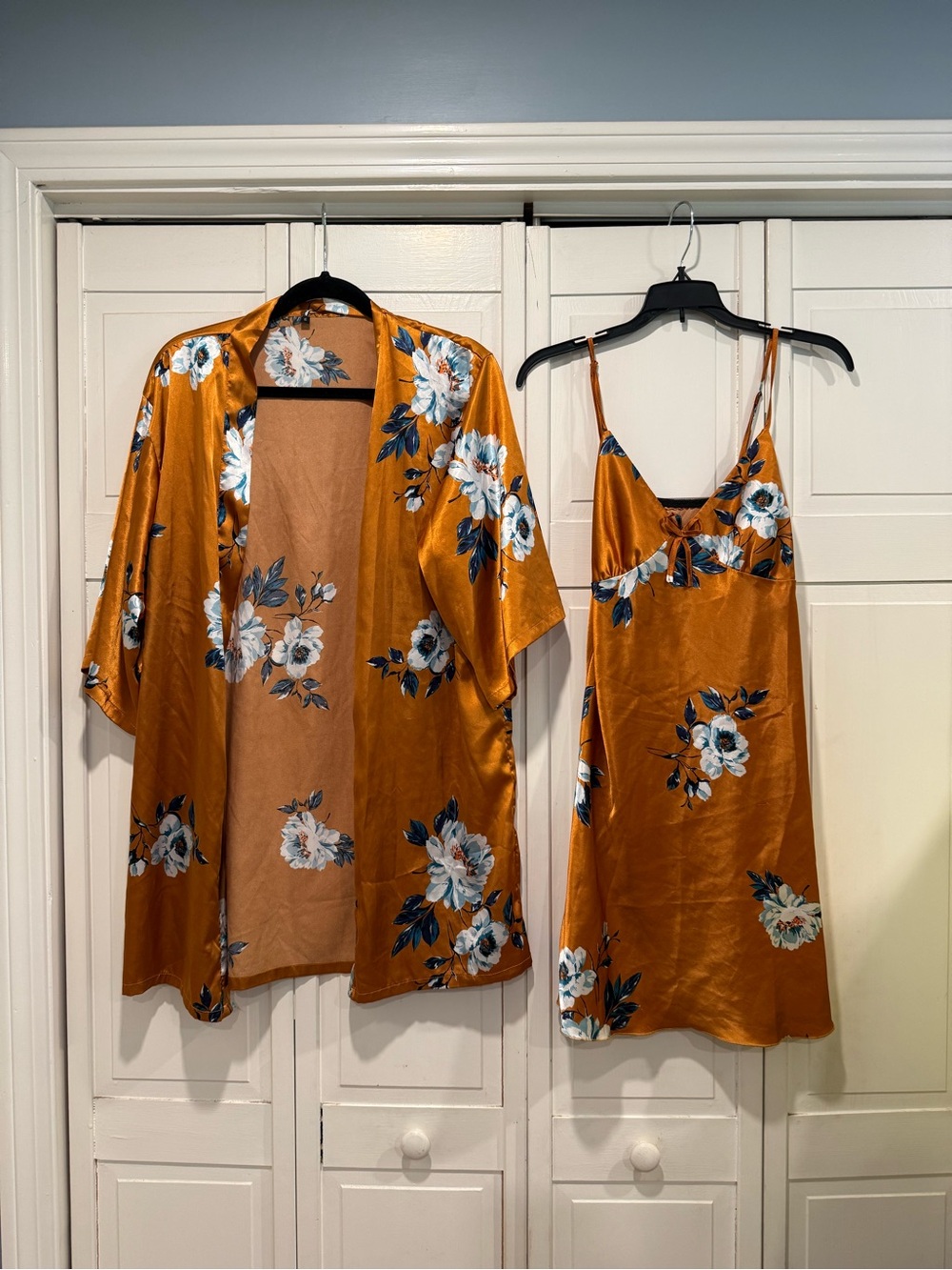 Nightgown & kimono set size small NWOT